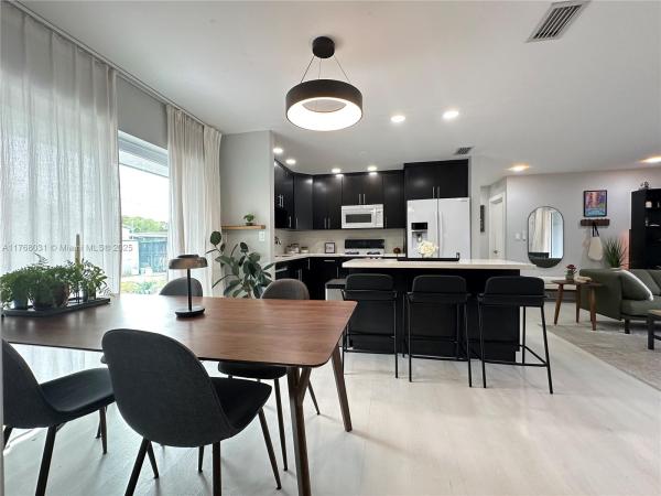 HOLLYWOOD HEIGHTS ADD SEC