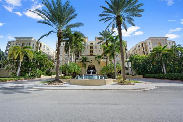 LAS OLAS BY THE RIVER CON