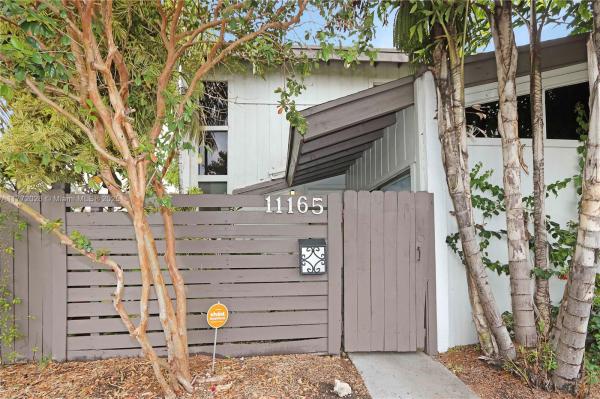 SNAPPER CREEK TOWNHOUSES