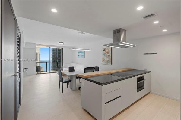 1000 BRICKELL PLZ #4703, MIAMI, FL 33131