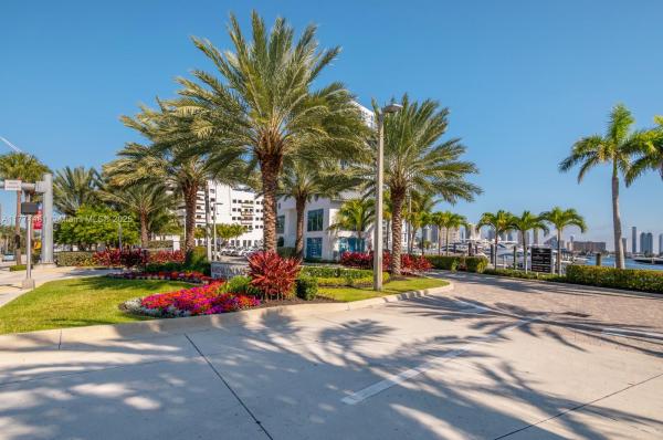 17301 BISCAYNE BLVD #LPH4, NORTH MIAMI BEACH, FL 33160