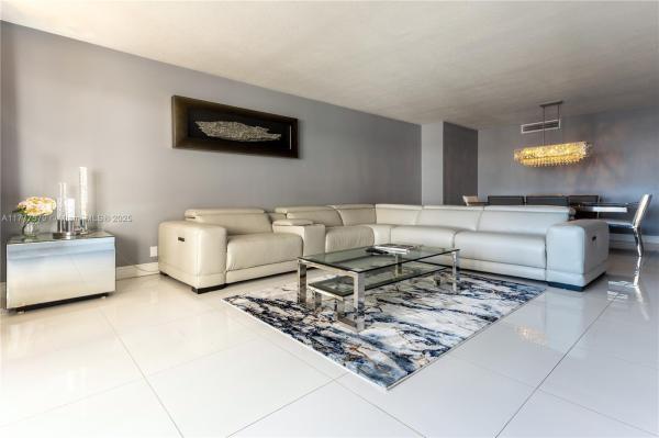 2500 PARKVIEW DR #1117, HALLANDALE BEACH, FL 33009