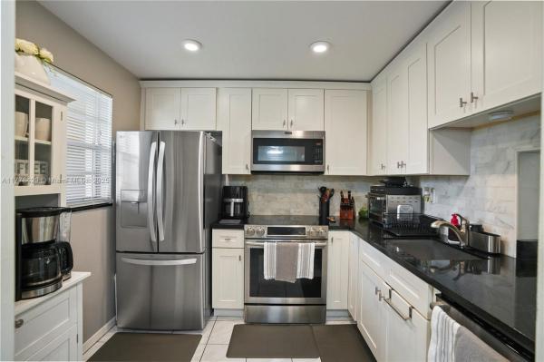 PLANTATION PINES CONDO