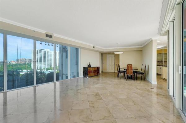 3370 HIDDEN BAY DR #910, AVENTURA, FL 33180