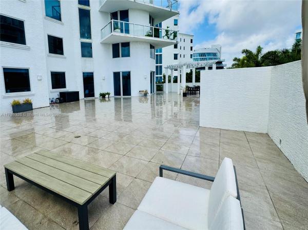 3030 AVENTURA CONDO