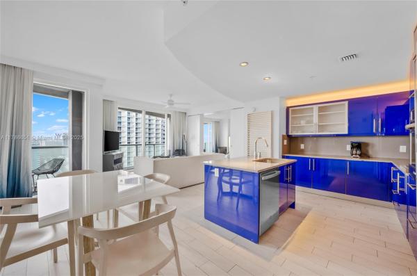 FORT LAUDERDALE RESIDENCE