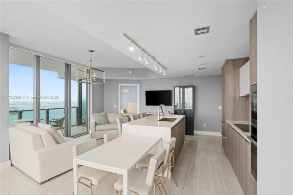 BISCAYNE BEACH CONDO