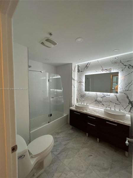 244 BISCAYNE BLVD #640, MIAMI, FL 33132