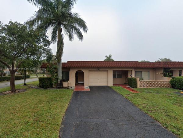 Oakbrook V111 Condos