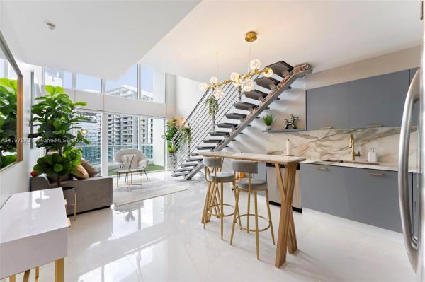 BRICKELL ON THE RIVER S T