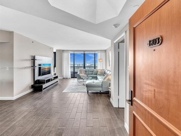 2000 ISL BLVD WILLIAMS IS