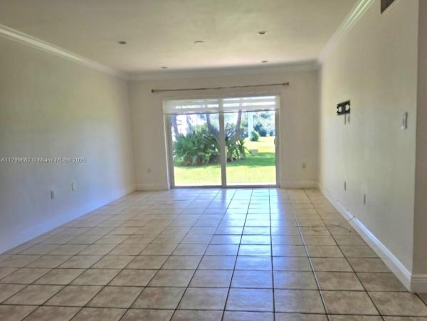 VILLAS OF MIAMI LAKES CON