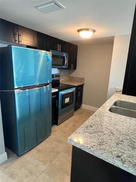 TOWN PARK PLAZA NORTH CON