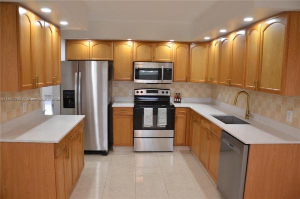 BUCKINGHAM EAST AT CENTUR