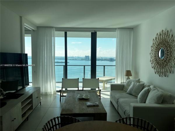 PARAISO BAY CONDO
