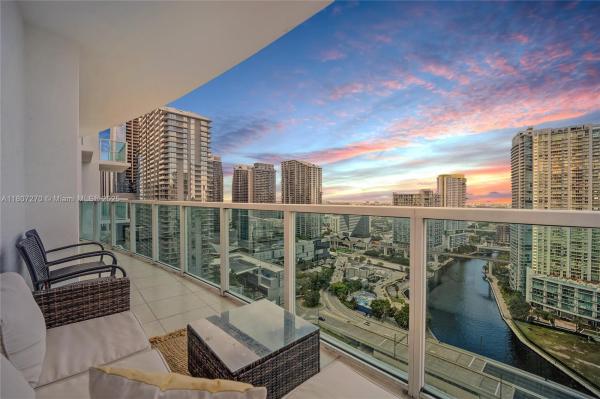 BRICKELL ON THE RIVER N T