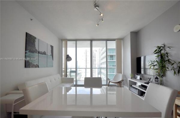 THE AXIS ON BRICKELL COND