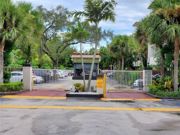 DADELAND GROVE CONDO