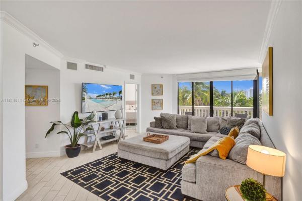 1000 ISL BLVD WILLIAMS IS