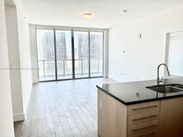 THE AXIS ON BRICKELL II C