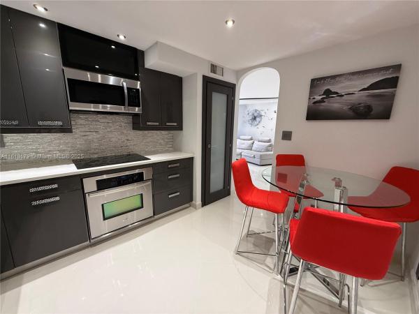 3161 S OCEAN DR #208, HALLANDALE BEACH, FL 33009