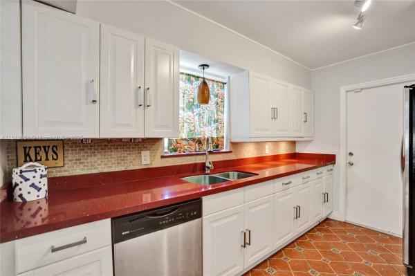 HOLLYWOOD SOUTH SIDE ADD