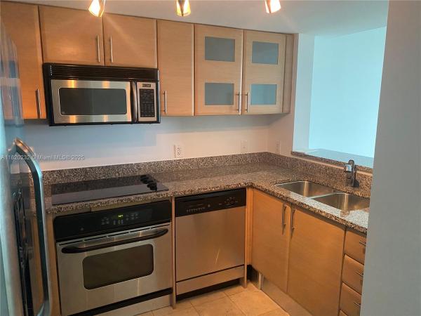 2101 BRICKELL AVE #2209, MIAMI, FL 33129