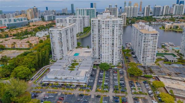 COMMODORE PLAZA CONDO