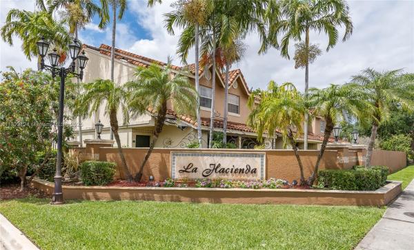 LA HACIENDA COUNTRY CLUB