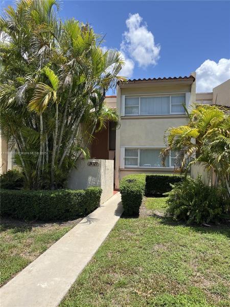 CATALONIA LAKE VILLAS