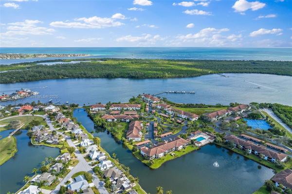 HANSONS LANDING CONDO