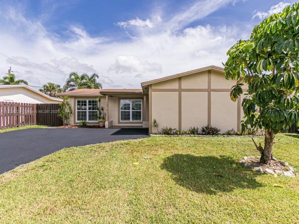 SUNRISE GOLF VILLAGE SEC