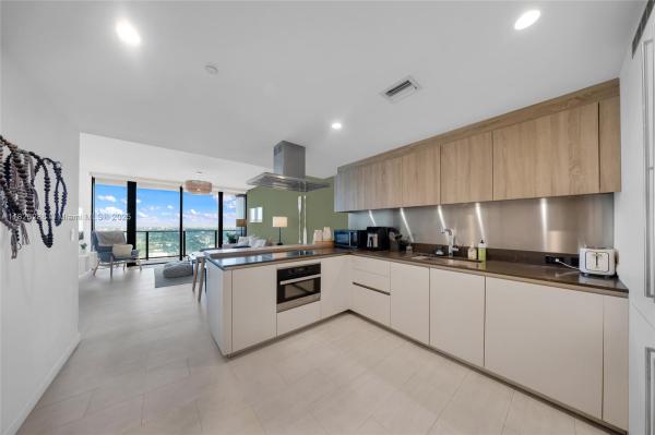 1000 BRICKELL PLZ #4704, MIAMI, FL 33131