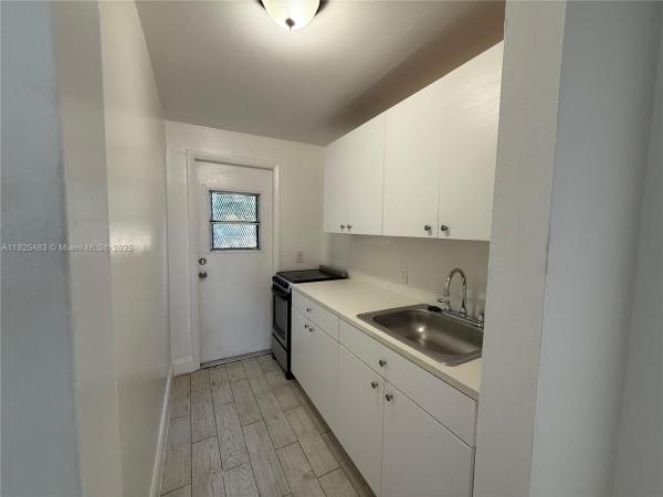 LAWRENCE ESTATE LAND CO