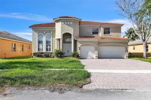 POD 2 AT MONARCH LAKES