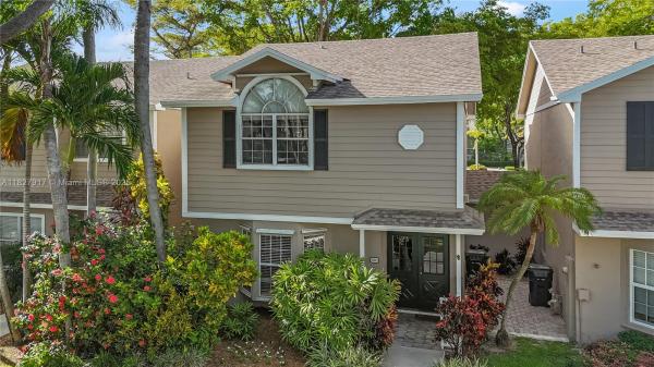 Courtyards of Deerwood