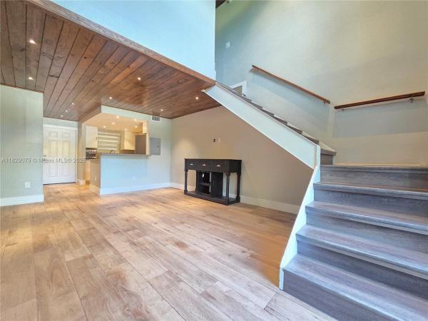 COURTYARDS AT KENDALL