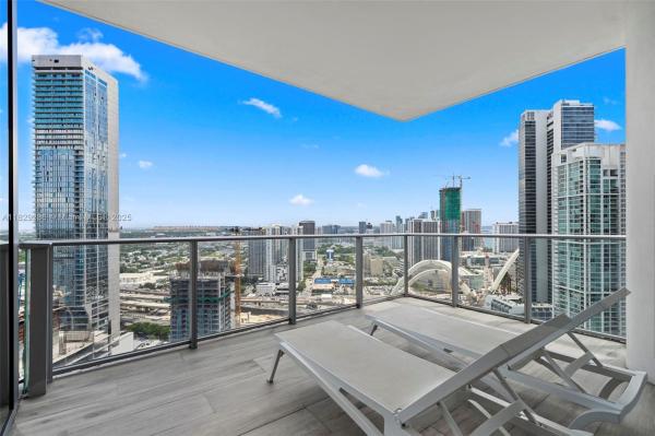 851 NE 1ST AVE #3201, MIAMI, FL 33132