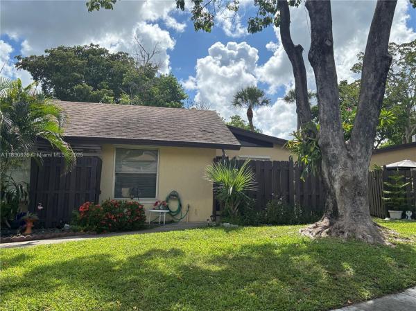 VILLAS AT CARRIAGE HILLS