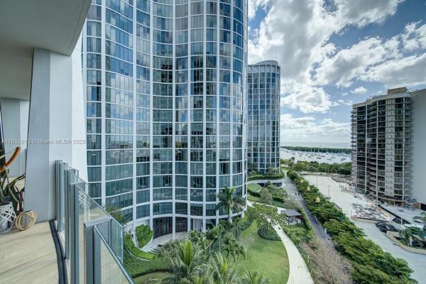 CLUB RESIDENCES AT PARK G