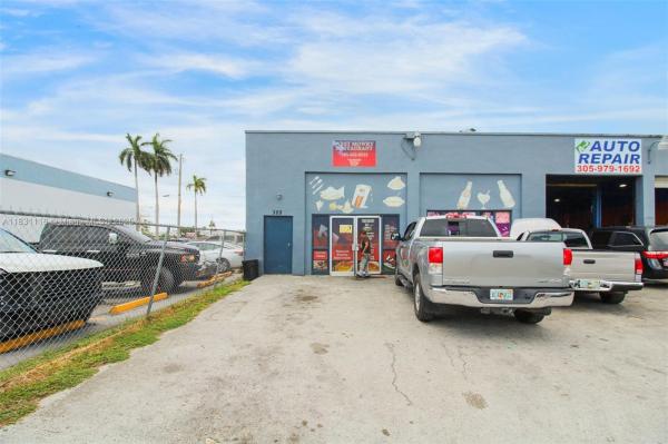 328, 330, 332 W Mowry Dr