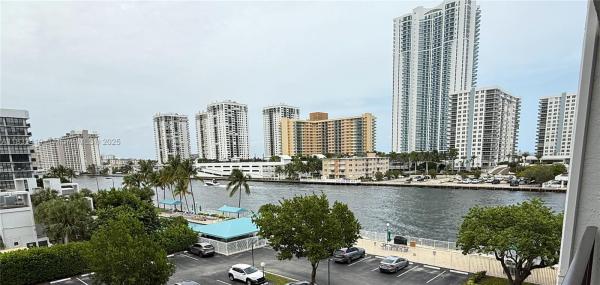 800 PARKVIEW DR #519, HALLANDALE BEACH, FL 33009