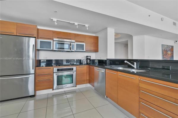 244 BISCAYNE BLVD #4108, MIAMI, FL 33132