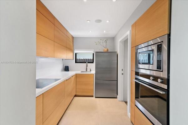 HOLLYWOOD LITTLE RANCHES