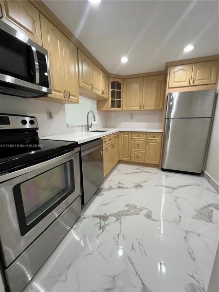 HORIZONS WEST CONDO #6