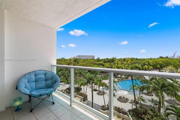 100 BAYVIEW DR #420, SUNNY ISLES BEACH, FL 33160