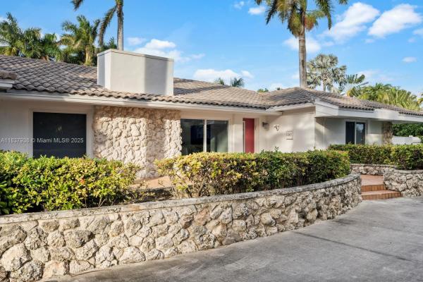 HOLLYWOOD LAKES SECTION