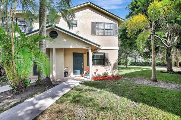 VILLAGE TOWNHOUSES-JACARA