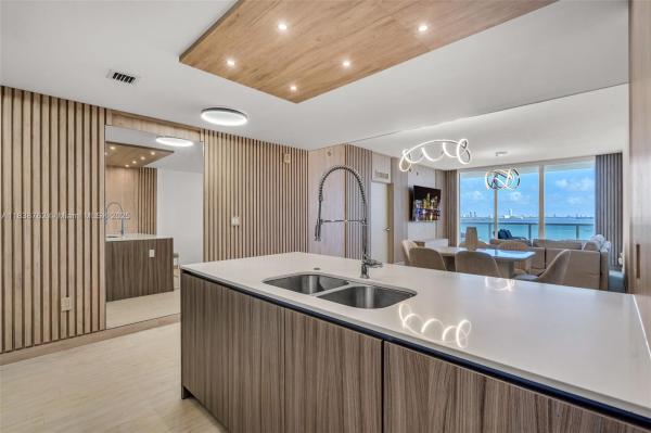 BAY HOUSE MIAMI CONDO