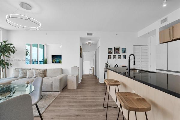 THE AXIS ON BRICKELL II C